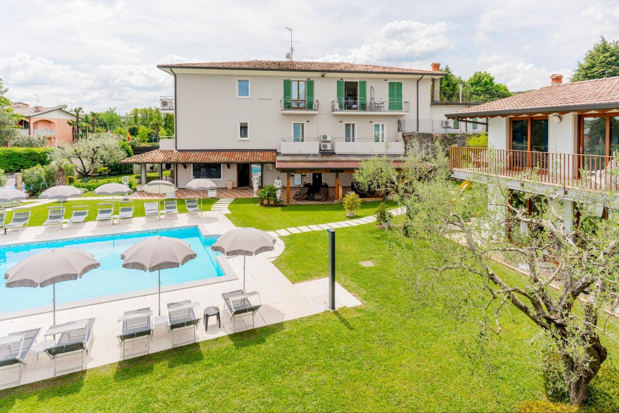 Residence Molino - Holiday Apartments Manerba del Garda Buitenkant foto