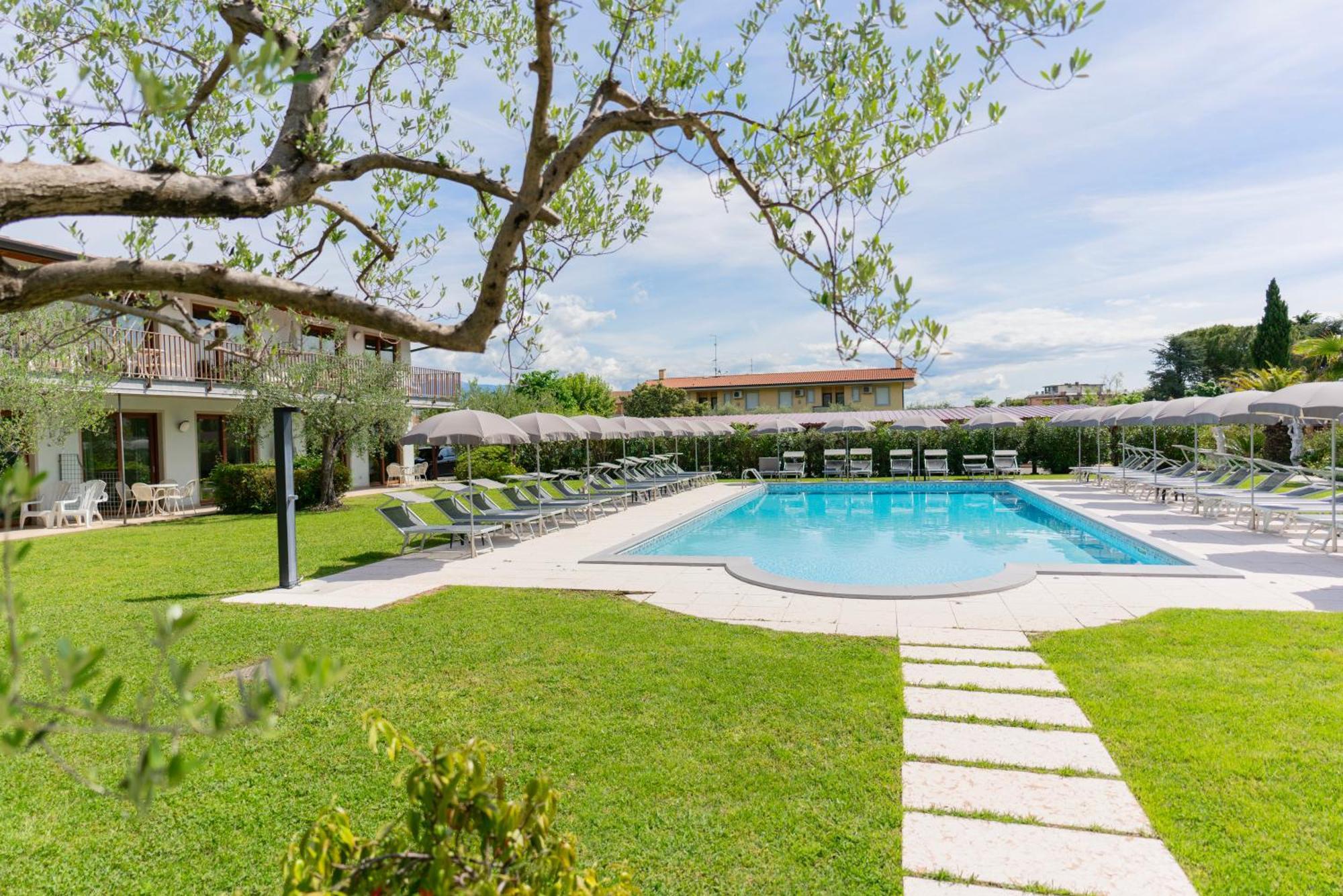 Residence Molino - Holiday Apartments Manerba del Garda Buitenkant foto