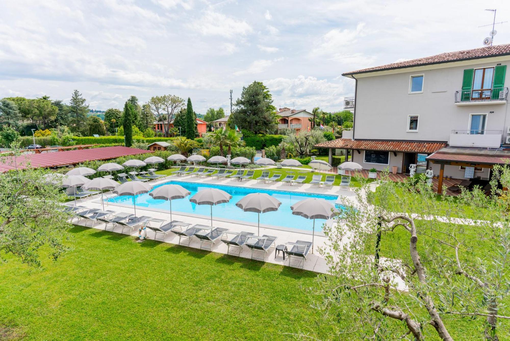 Residence Molino - Holiday Apartments Manerba del Garda Buitenkant foto
